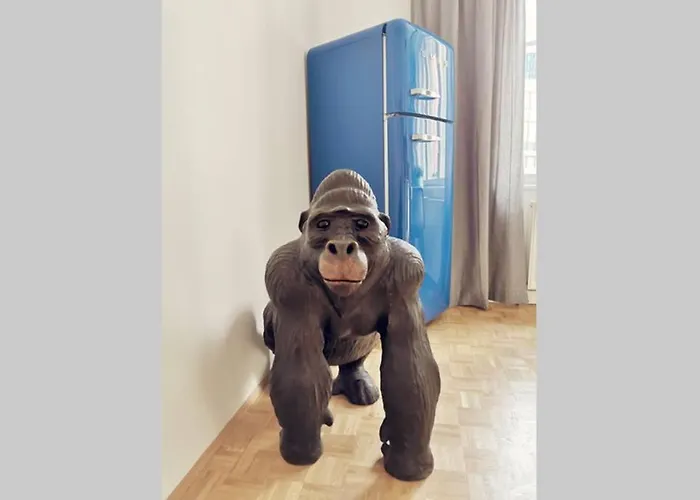Gorilla - Station 100 Meters Away מלון וינה